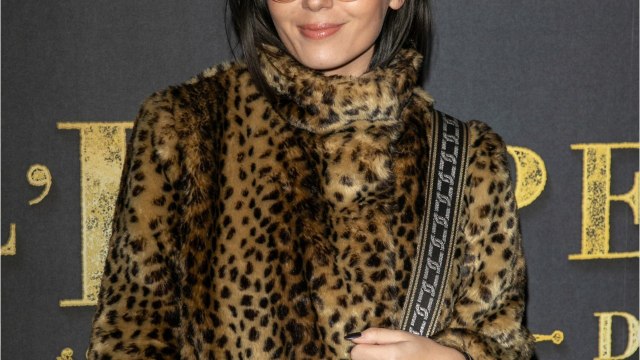 voici PHOTO Agathe Auproux topless sous sa veste, elle est impatiente de faire sa rentrée sur TPMP