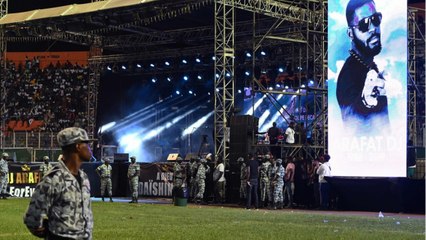 Voici - DJ Arafat : son corps déterré par ses fans le lendemain de son enterrement