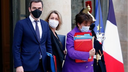 VOICI - Olivier Véran : interrogé par le JDD sur les vaccins, il s'emporte