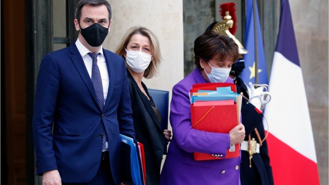 VOICI - Olivier Véran : interrogé par le JDD sur les vaccins, il s'emporte