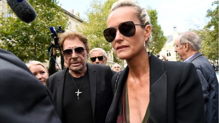 VOICI - Laeticia Hallyday trahie : cette terrible sanction réservée à une amie qui soutient Laura Smet et David Hallyday