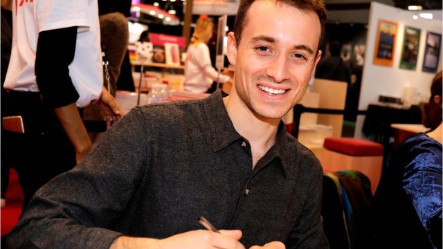 Voici - Hugo Clément éprouvé : il se réconforte auprès d’Alexandra Rosenfeld et sa fille Ava