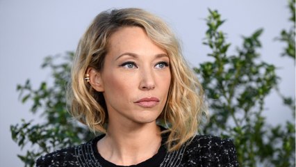 VOICI - PHOTO Laura Smet : ce tendre souvenir de Johnny Hallyday en hommage à Valéry Giscard d’Estaing