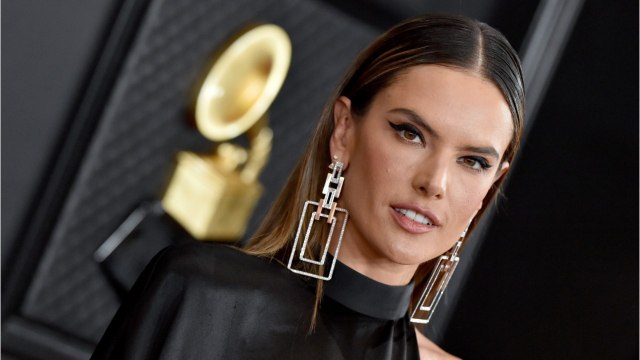 VOICI Alessandra Ambrosio ultra sexy dans son costume pour le Carnaval de Rio, elle partage un vibrant message