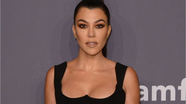 VOICI Kourtney Kardashian s’affiche au naturel en maillot de bain : ses fans lui disent merci
