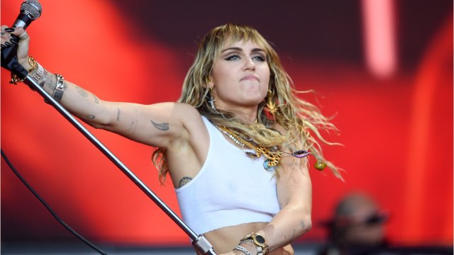 VOICI - Miley Cyrus séparée de Liam Hemsworth : elle envisage une relation sérieuse avec Kaitlynn Carter