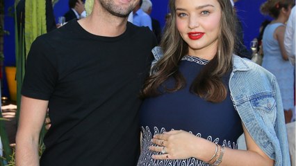 VOICI Miranda Kerr enceinte : la mannequin dévoile son baby-bump