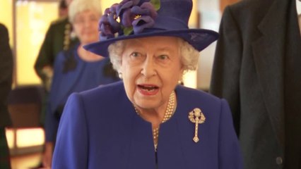 VOICI - Meghan Markle et le prince Harry trop dépensiers : la reine Elizabeth II leur montre l’exemple