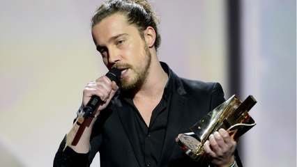 VOICI : Julien Doré : sa drôle de promesse à une fan pour Les Victoires de la musique