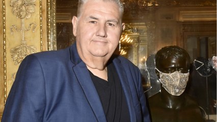 VOICI-Pierre Ménès pousse un coup de gueule sur Twitter : les internautes le recadrent sèchement