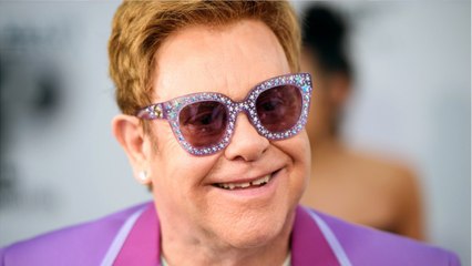 VOICI - Elton John célèbre ses 29 ans de sobriété : il se confie sur son combat contre l'alcool