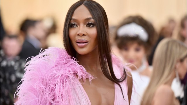 VOICI - Naomi Campbell nostalgique : elle partage une photo complètement nue d’elle jeune