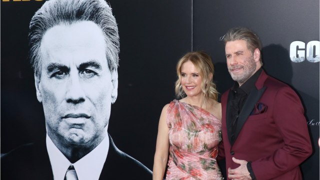 VOICI John Travolta et sa femme Kelly Preston : leur fils Jett mort en 2009 aurait eu 28 ans, ils lui rendent hommage