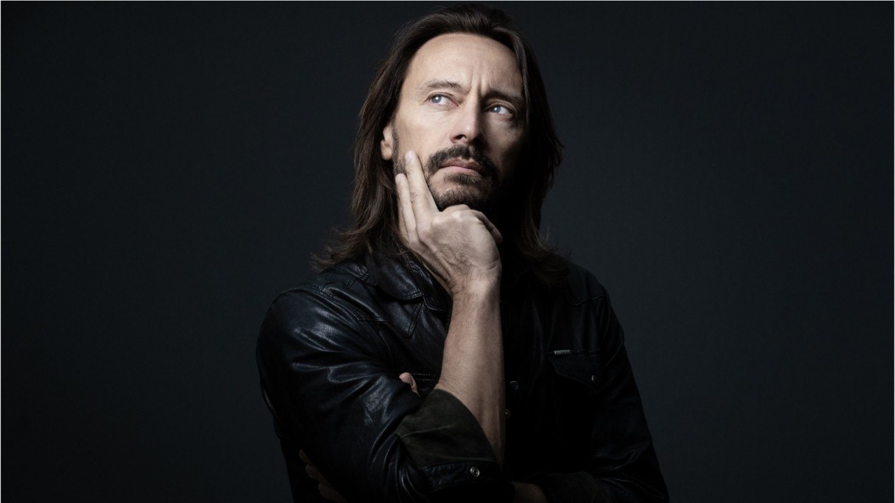 VOICI - Bob Sinclar tacle le gouvernement en chanson : les moqueries fusent