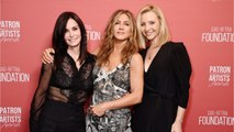 VOICI Jennifer Aniston pose avec Courteney Cox et Lisa Kudrow et affole les fans de Friends