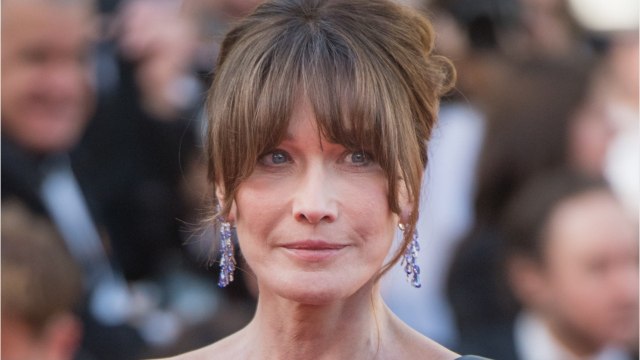 VOICI - Carla Bruni : ce geste tendre de Giulia pour Nicolas Sarkozy qui fait fondre les internautes