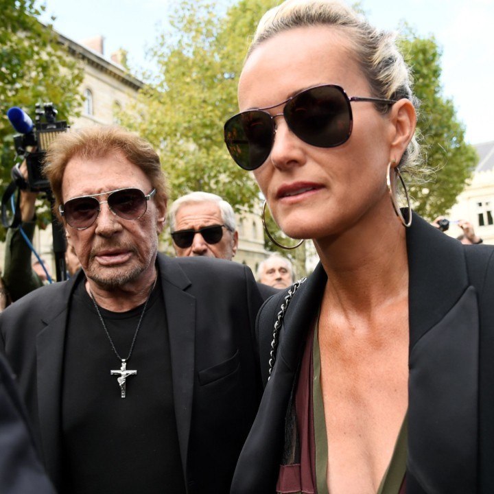 VOICI - Laeticia Hallyday Sexy : Elle Oublie Ses « Tracas " Avec Ses Amies À Saint-Barthélemy