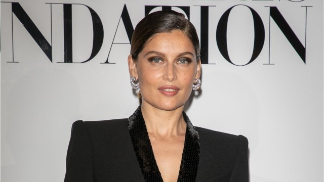 VOICI - Laetitia Casta pose nue pour Elle, 16 ans après Emmanuelle Béart