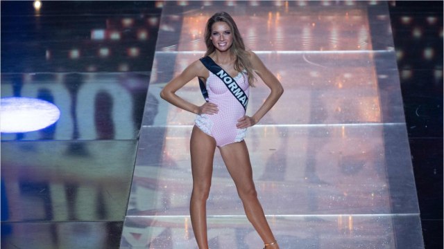 VOICI : Amandine Petit élue Miss France 2021 : découvrez le rôle de Malika Ménard dans son parcours