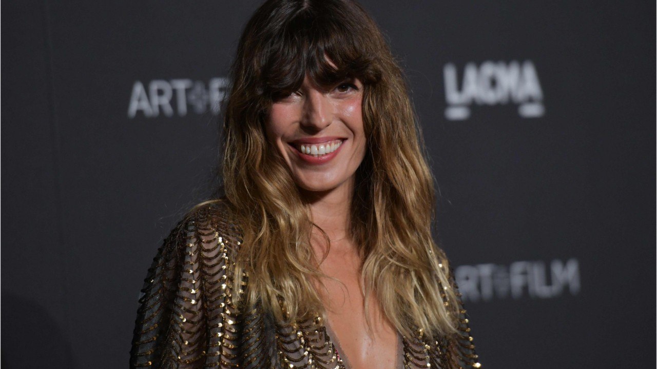 VOICI - Lou Doillon dévoile de tendres clichés de son fils Marlow pour ses 17 ans