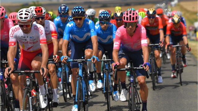 VOICI Tour de France : le cycliste français Pierre-Luc Périchon fait une chute spectaculaire