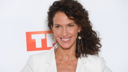 VOICI - Linda Hardy nostalgique, elle partage un rare cliché d'elle enceinte