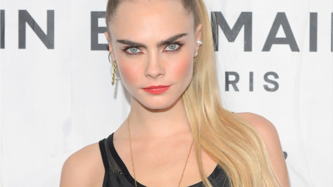 VOICI - Cara Delevingne : l'incroyable surprise qu'elle a réservée à Ashley Benson pour ses 30 ans