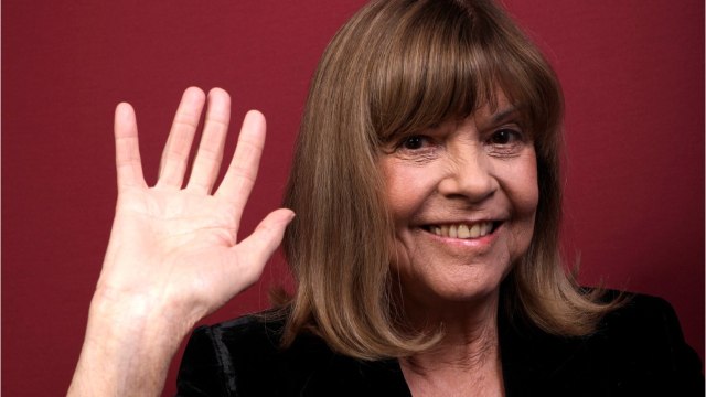 VOICI Chantal Goya térrifiée : ce jour où son père a failli être décapité devant elle