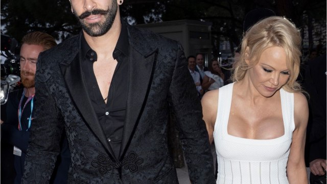 VOICI Pamela Anderson : son nouveau tacle à peine voilé à Adil Rami