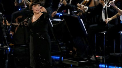 VOICI - Mireille Mathieu au plus mal depuis le confinement : elle donne des nouvelles préoccupantes