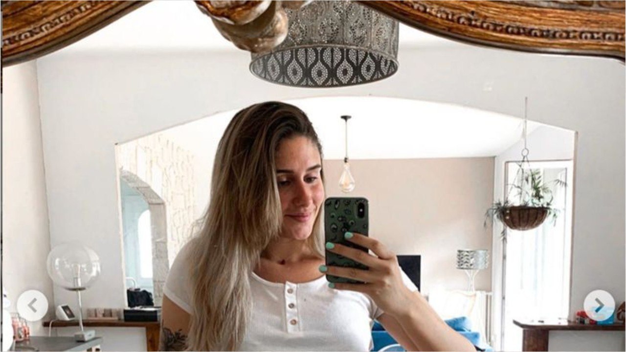 VOICI - Jesta (Koh-Lanta) : sa belle réponse aux critiques sur sa grossesse et son mariage avec Benoît