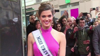 VOICI - Iris Mittenaere aperçue sur Tinder, elle réagit !