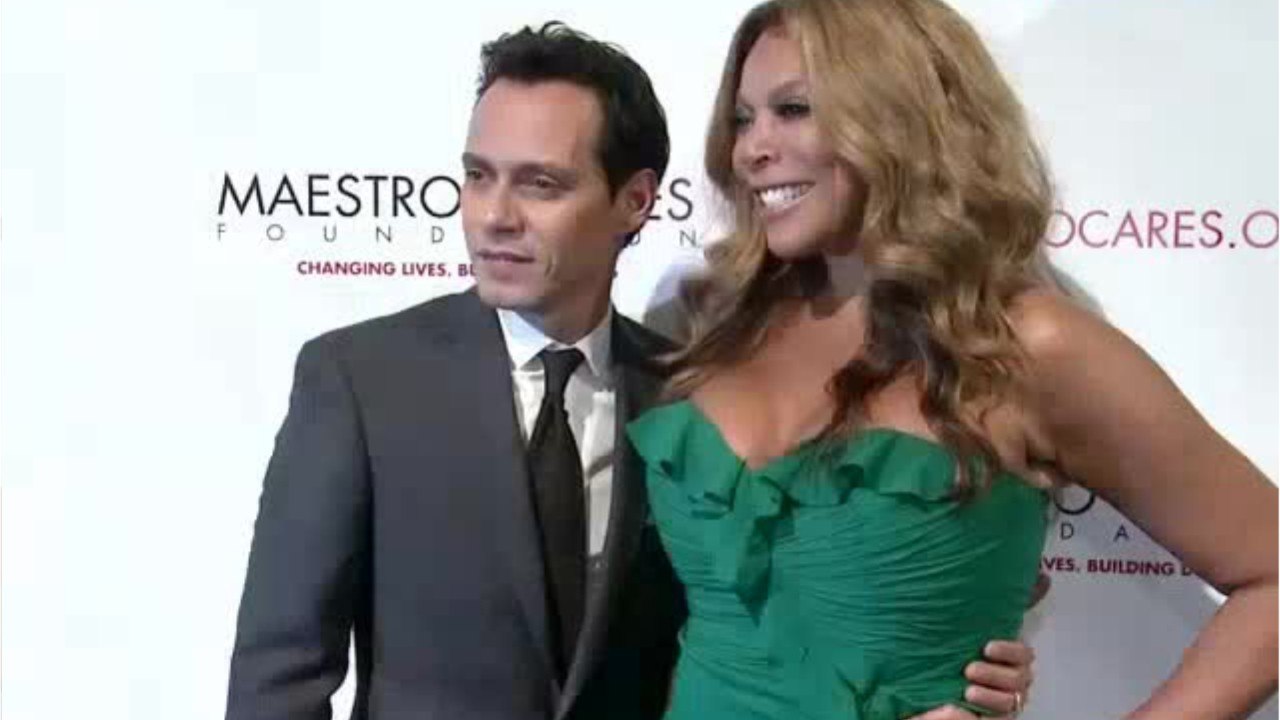 VOICI- Le yatch de Marc Anthony, l'ex de Jennifer Lopez, ravagé par les flammes