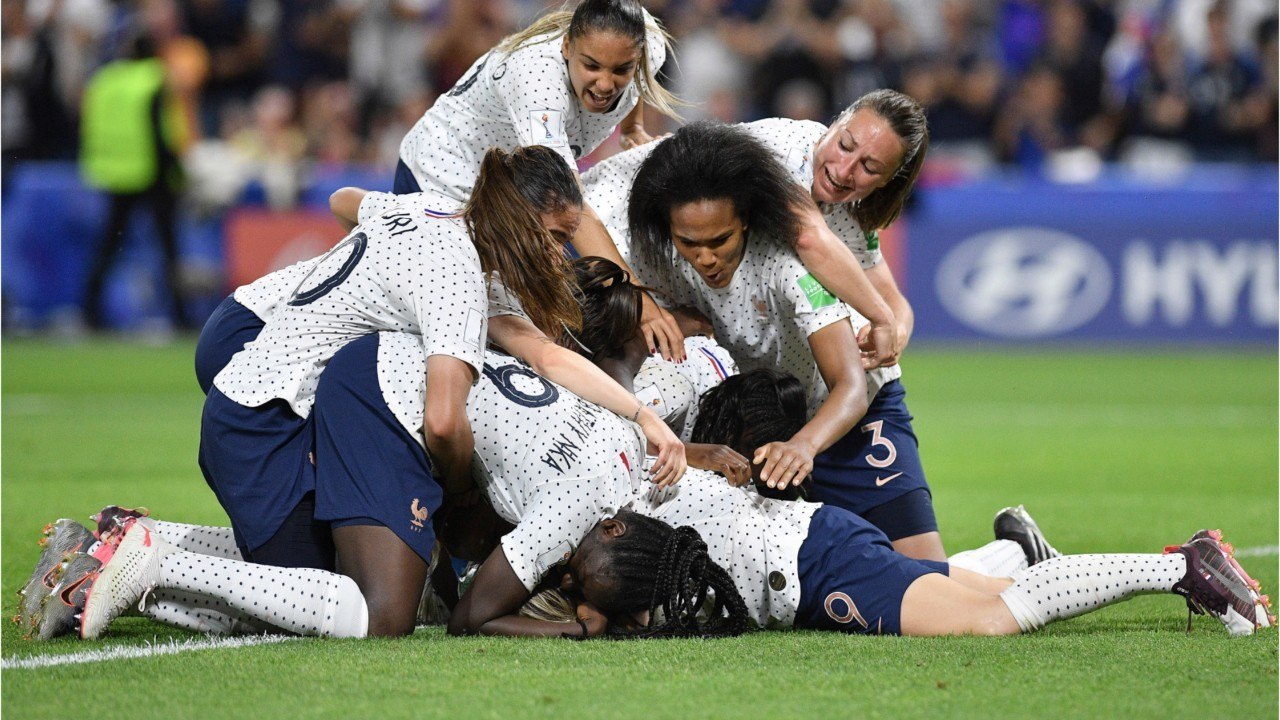 VOICI Coupe du monde : les ÉNORMES écarts de salaire entre les joueuses de l’équipe de France