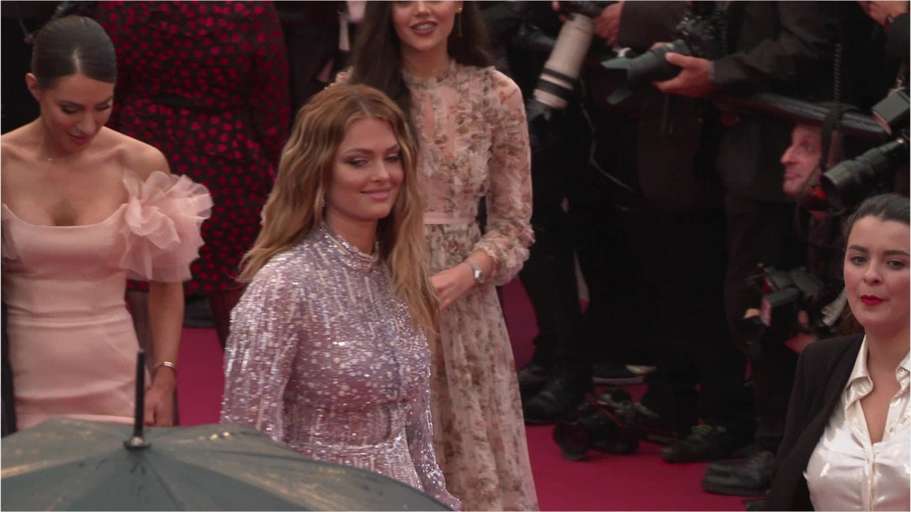 PHOTO Caroline Receveur : première femme à faire la couverture d'un célèbre magazine, elle réalise « un rêve "