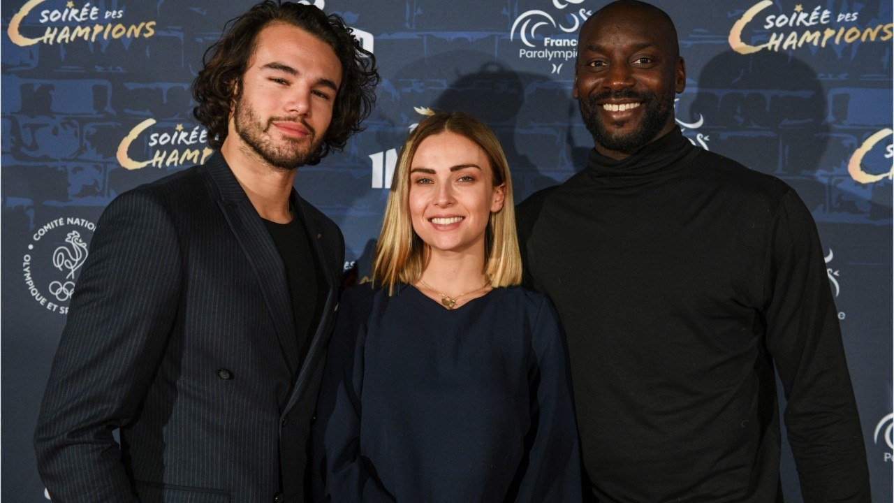 VOICI- PHOTO Anthony Colette (Danse avec les stars) dévoile son corps de rêve : Linda Hardy et Liane Foly sous le charme
