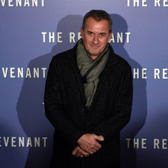 VOICI SOCIAL-Christophe Dechavanne blessé : il publie une inquiétante photo depuis les urgences (1)