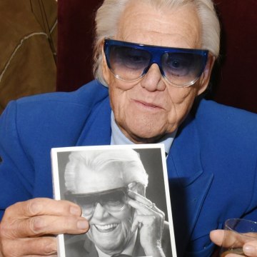 VOICI SOCIAL Michou Est-il Malade ? Les Clichés Qui Inquiètent (1)