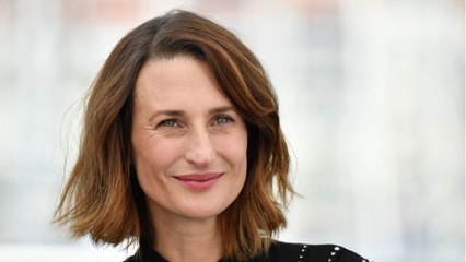 VOICI Camille Cottin : ce que l’actrice a trouvé « agréable " dans la série Mouche