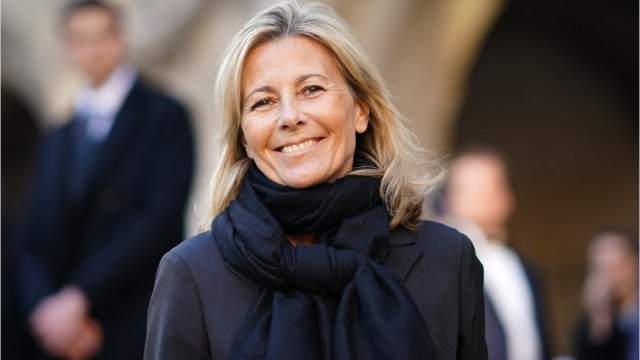 VOICI - Claire Chazal : cette discipline de fer qu'elle s'impose pour affronter le regard des autres