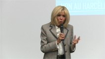 VOICI – Brigitte Macron retrouve le sourire grâce au courrier d’un collégien