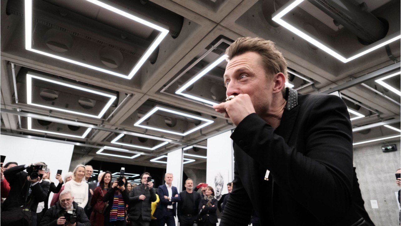 VOICI-Johnny Hallyday : son harmoniciste Greg Zlap revient sur sa rencontre avec le rocker