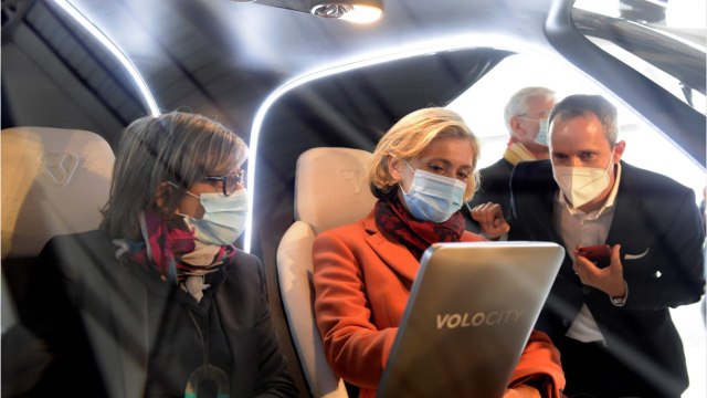 VOICI- PHOTO Valérie Pécresse confondue avec Lana Del Rey, elle réplique