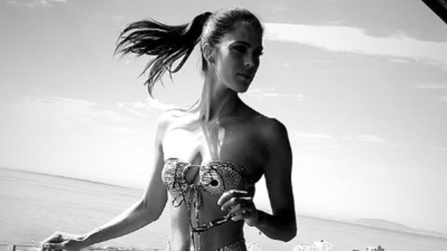 VOICI Iris Mittenaere : plus sexy que jamais en Afrique du Sud, son chéri réclame son retour !