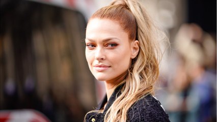 VOICI - Caroline Receveur en solo à Cannes : son petit-ami et son fils lui manquent beaucoup trop