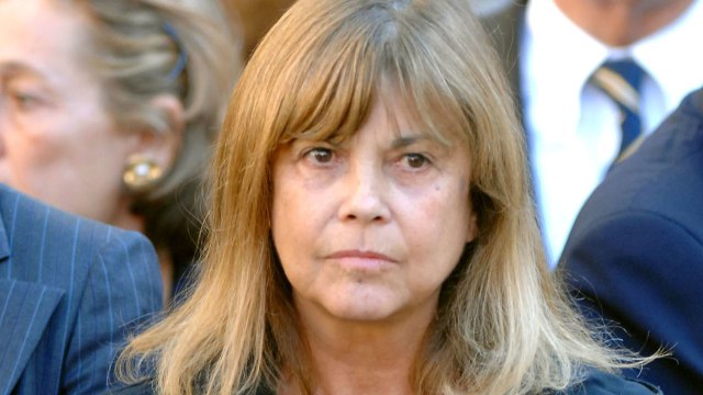 VOICI Chantal Goya tacle un célèbre chanteur qui a tenté de l’embrasser de force