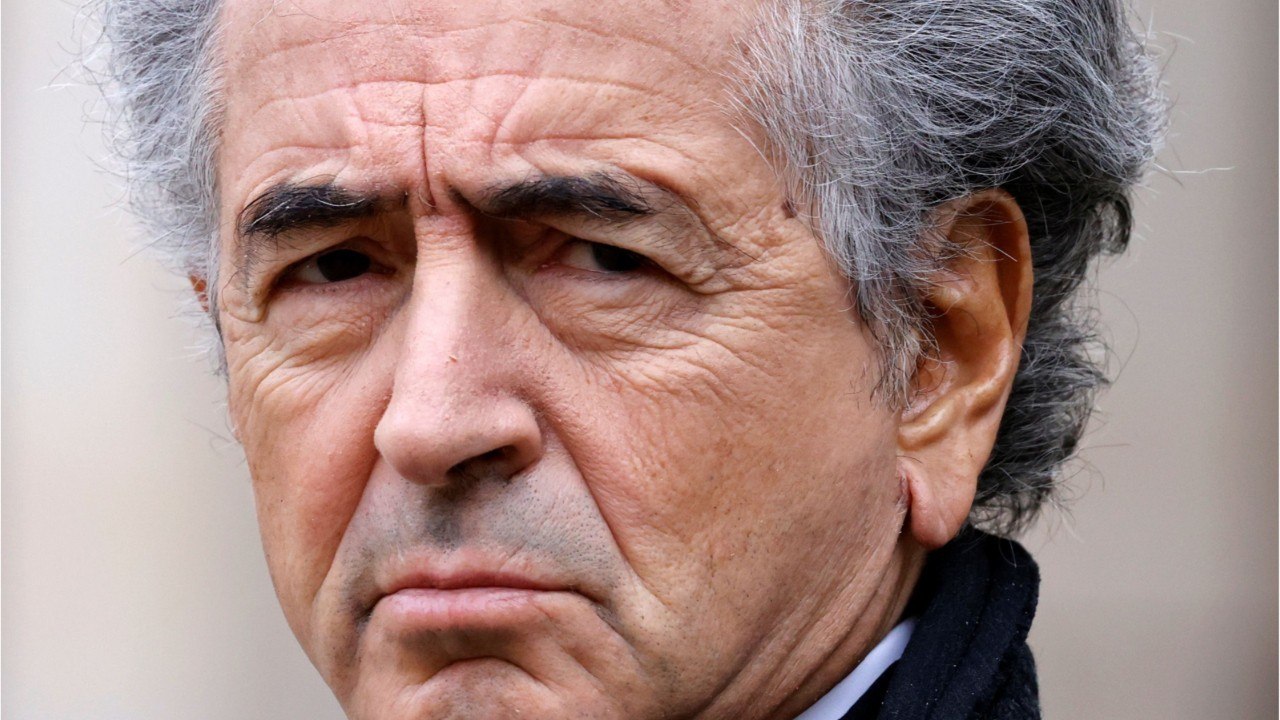 Voici - Bernard-Henri Lévy vivement critiqué : cette photographie qui ne passe pas du tout sur les réseaux sociaux