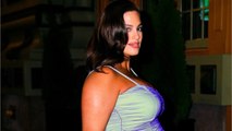 VOICI - Ashley Graham enceinte : elle pose entièrement nue le soir de Thanksgiving