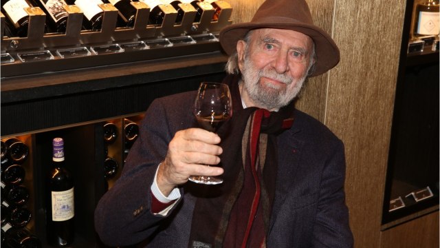 VOICI - Mort de Jean-Pierre Marielle : Jean-Paul Belmondo est « effondré