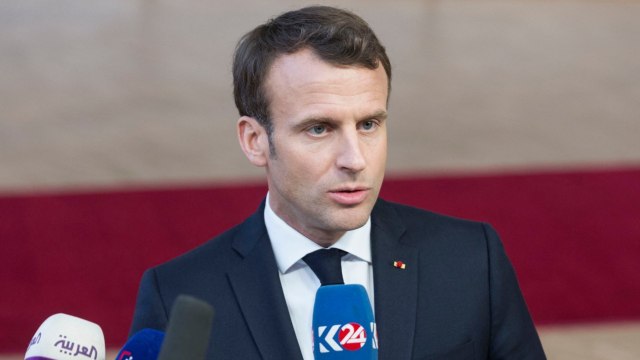VOICI - Emmanuel Macron Pris Pour Cible Par Ses Anciens Camarades De L’ENA (1)